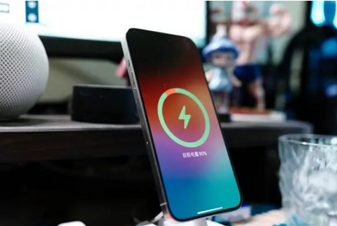 广水苹果15换屏服务分享用什么充电器给iPhone15充电更好 